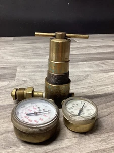 VICTOR EQUIPMENT COMPRESSED GAS REGULATOR W/ 2 Gauges #100D136PR5*SI - Picture 1 of 7