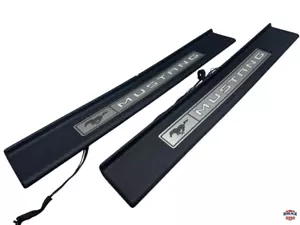 Piastre illuminate battitacco porta Ford Mustang 2016-22 OEM (set di 2) - Foto 1 di 6