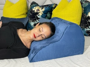 Head and Neck Bed Pillow w/ 1" Memory Topper & Removable Cover 20" x 16" x 12" - Bild 1 von 9