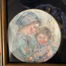 Royal Doulton Edna Hibel Plate Colette And Child 1973. Beautiful Mother & Baby