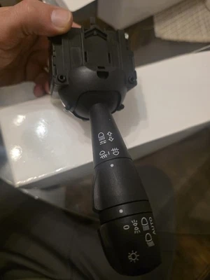 8201167992 Steering Stalk Switch Indicator Renault Clio 4 Trafic 3 Captur Twingo - Image 1 of 3