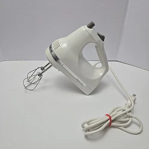 Kitchen Aid 3 Speed Hand Mixer Classic 3 White Model KHM3WH5 - WORKS - Picture 1 of 12