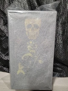 Mezco One:12 Gomez - The Golden Dragon (Gold Ninja) - Picture 1 of 6