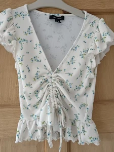 New Look Ladies Cropped Cream Blue Flower Top Size UK 10 - Picture 1 of 3