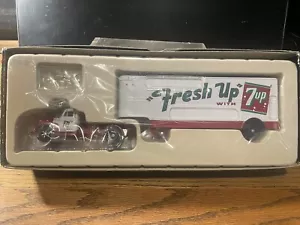 CORGI HEAVY HAULERS "FRESH UP" WITH 7UP DIAMOND T620 SEMI FRUEHAUF TRAILER 1/50 - Picture 1 of 13