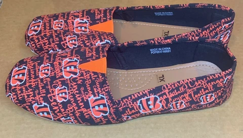 NFL Cincinnati Bengals Forever Collectibles Women's Script Print Canvas Shoes Cover