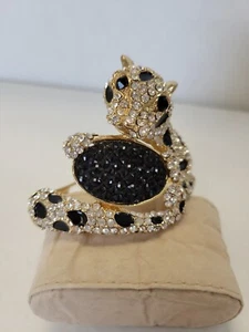 AMRITA SINGH GOLD TONE BLACK ENAMEL CRYSTAL LEOPARD HINGED BRACELET STUNNING - Picture 1 of 9