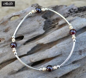 Pulsera elástica hecha a mano con relleno de oro amarillo 14K, granate y plata esterlina. - Imagen 1 de 5