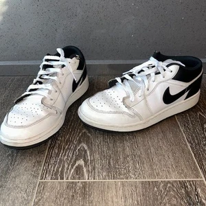 Nike Air Jordan 1 Low GS Sportswear Shoes White 553560-132 Size 5.5Y - Picture 1 of 9