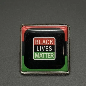 Black Lives Matter 2021 Pin von Amazon - Employee Exclusive - Bild 1 von 1