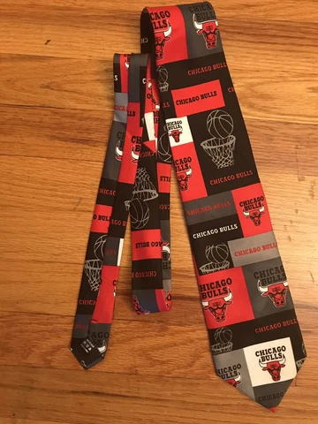 VTG CHICAGO BULLS NBA Logo Basketball Red Black Neck Tie - 2005 Cover