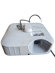 Casio XJ-F10X DLP Projector 3300 Lumens HD HDMI - Low Hours Very Little Use - Picture 1 of 6