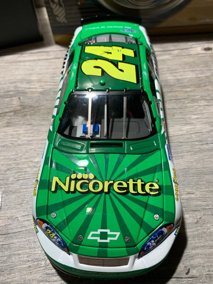 Jeff Gordon Elite 2006 1/24 DuPont 24 Nicolette Elite 516 de 999 ¡verde! NUEVO  Foto 1 de 4
