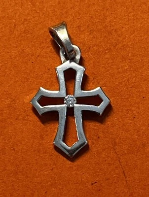 Cruz de plata esterlina retirada James Avery con dije o colgante de diamantes Foto 1 de 3