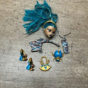 Monster High Nefera De Nile und Azura First Wave Puppenkopf & Zubehör NUR - Bild 1 von 6