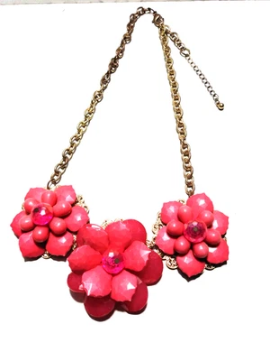 Collar babero floral magenta declaración filigrana respaldo flores Foto 1 de 4