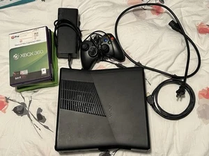 Microsoft Xbox 360 S Slim 250gb Schwarz Videospielkonsole System Bundle Getestet - Bild 1 von 14