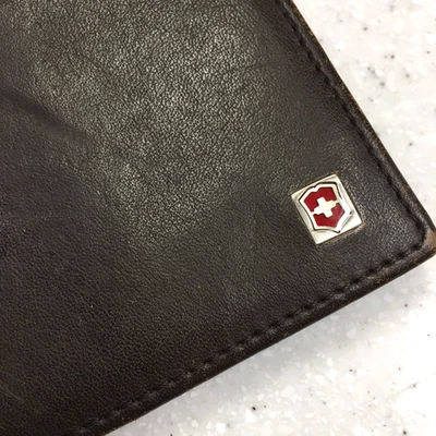 Бумажник Victorinox Swiss Army для чековой книжки коричневый кожаный органайзер удостоверение личности карты деньги - Изображение 1 из 4
