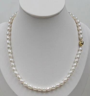 Wonderful Genuine 4-5 mm Natural Mini White Cultured Pearl Necklace Jewelry 17'' - Image 1 of 4