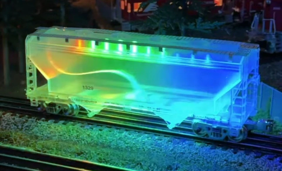 🟣🟢 - Menards O Gauge TRANSPARENT LIGHTED LED HOPPER CAR CLEAR