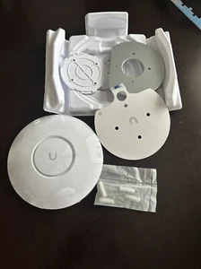 Ubiquiti U6+ AP WiFi6 1xGbE PoE 2x2 Dual - Picture 1 of 4