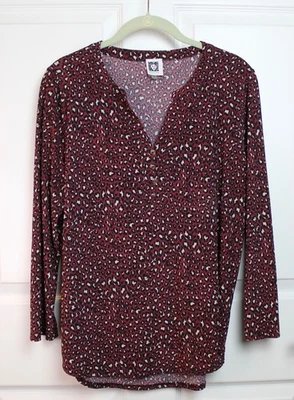 Pullover tejido ajustado estampado de leopardo negro arándano Anne Klein cuello en Y talla mediana Foto 1 de 4