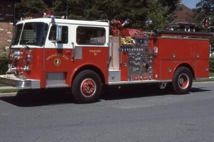 Greenwich CT Engine 51 1984 Seagrave Pumper - Fire Apparatus Slide - Picture 1 of 1