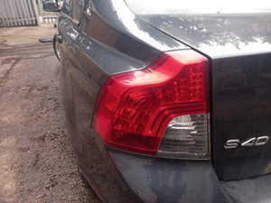 VOLVO S40 2010 5-TÜRER LIMOUSINE RÜCKLEUCHTE N/S BEIFAHRERSEITE / LINKE SEITE - Bild 1 von 1
