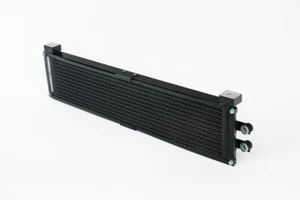 CSF BMW F8X M3/M4/M2C Enfriador de aceite de motor con protector de roca - Imagen 1 de 5