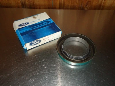 Nuevo sello de rueda Ford D0TZ-1175-B camión de trabajo pesado F-600 F-700 F-800 NOS Foto 1 de 2