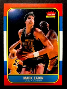 MARK EATON CON KAREEM ABDUL-JABBAR 1986 FLEER #28 ¡NOVATO! ¡PAQUETE FRESCO COMO NUEVO! - Imagen 1 de 2