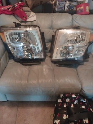 Faros Nissan Titan 2017 Foto 1 de 4