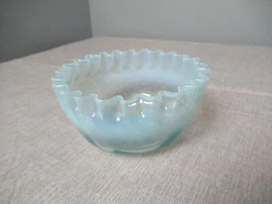 Cuenco opalescente de nuez de caramelo - soplado a mano con borde estriado - 5" de ancho x 2 1/2" de profundidad 193 - Imagen 1 de 6