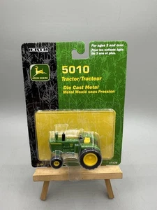 Ertl John Deere Modell 5010 Traktor im Maßstab 1:64 - Die Cast Metal #15138 - Bild 1 von 2