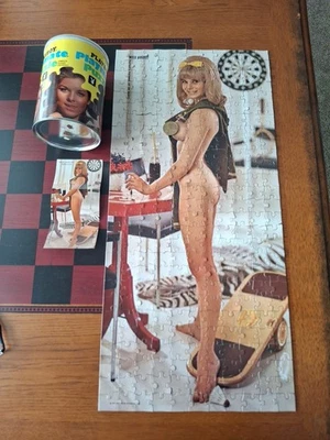 Головоломка Playboy Playmate в комплекте Miss август 1967 DeDe Lind с разворотом по центру - Изображение 1 из 4