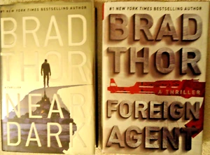 Menge 2 Brad Thor HC/DJ Near Dark Foreign Agent Scot Harvath - Bild 1 von 2
