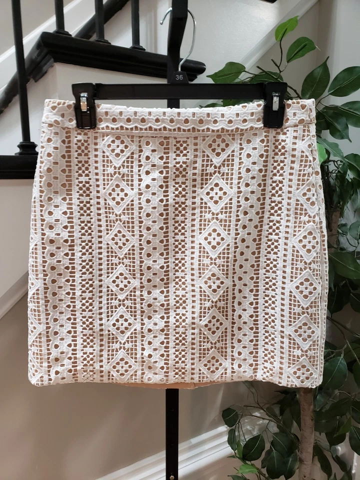 Falda Endless Rose Línea A Mujer Blanca Crochet Azteca Forrada Cremallera Trasera Mediana  Foto 1 de 4