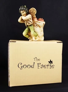 Adam Binder Harmony Kingdom Good Faerie ~ Braw Fairy llevando fresas en caja - Imagen 1 de 7