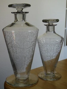VINTAGE TWO DECANTERS WINE AND CORDIAL GLASSES PATTERN ART DECO ENGRAVED ACID - Picture 1 of 17