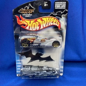 Hot Wheels Halloween Highway Screamin' Hauler & '57 Roadster LE 2-Car Pack - Bild 1 von 7