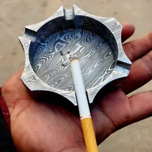 Cenicero de cigarros de acero de Damasco hecho a mano para fumar, regalo para novio, hombres, novios - Imagen 1 de 4