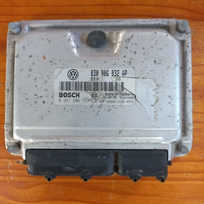 CALCULATEUR VW POLO 1.4 -DÉCODÉ- BOSCH  ME75.10  0261206751 / 030906032 AP - Immagine 1 di 2