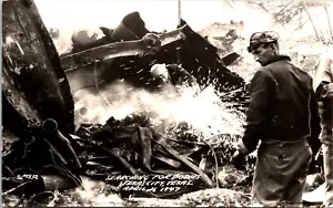 Búsqueda de cuerpos, explosión de refinería de petróleo, Texas City, Texas RPPC - Postal - Imagen 1 de 2