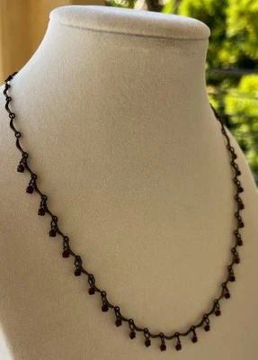 Delicado collar con flecos rojo granate estampado “Cristal Austriaco EE. UU., 16 pulgadas Foto 1 de 4