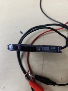 Keyence Amplificatore Interruttore Sensore Fibra Ottica Digitale FS-V31 FS-V31M Spedizione Rapida - Foto 1 di 5