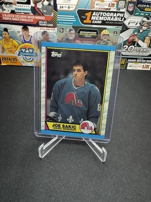 1989-90 Topps - Joe Sakic #113 (RC) MINT condition - Combine Shipping - Image 1 of 2