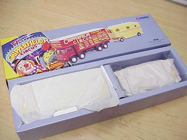 Corgi Classics Chippendale Circus POLE TRUCK & CARAVAN TRAILER OB VG+Deal - Image 1 of 1