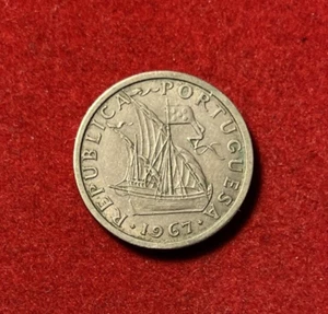 Portugal 1967 5 Escudos Copper-Nickel Coin KM#591 T5110 - Picture 1 of 2