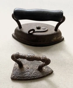 Dos hierros tristes antiguos primitivos en miniatura - Imagen 1 de 9