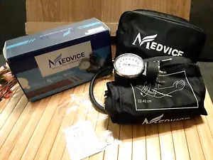 MEDVICE Bracciale Pressione Sanguigna Manuale Misura Universale Sfigmomanometro Aneroide - Foto 1 di 5